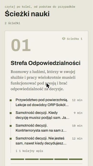Sekcja Ścieżki nauki na telefonie: karta ścieżki z listą wpisów i czasem czytania